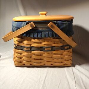 Longaberger Collectors Club Wooden Basket